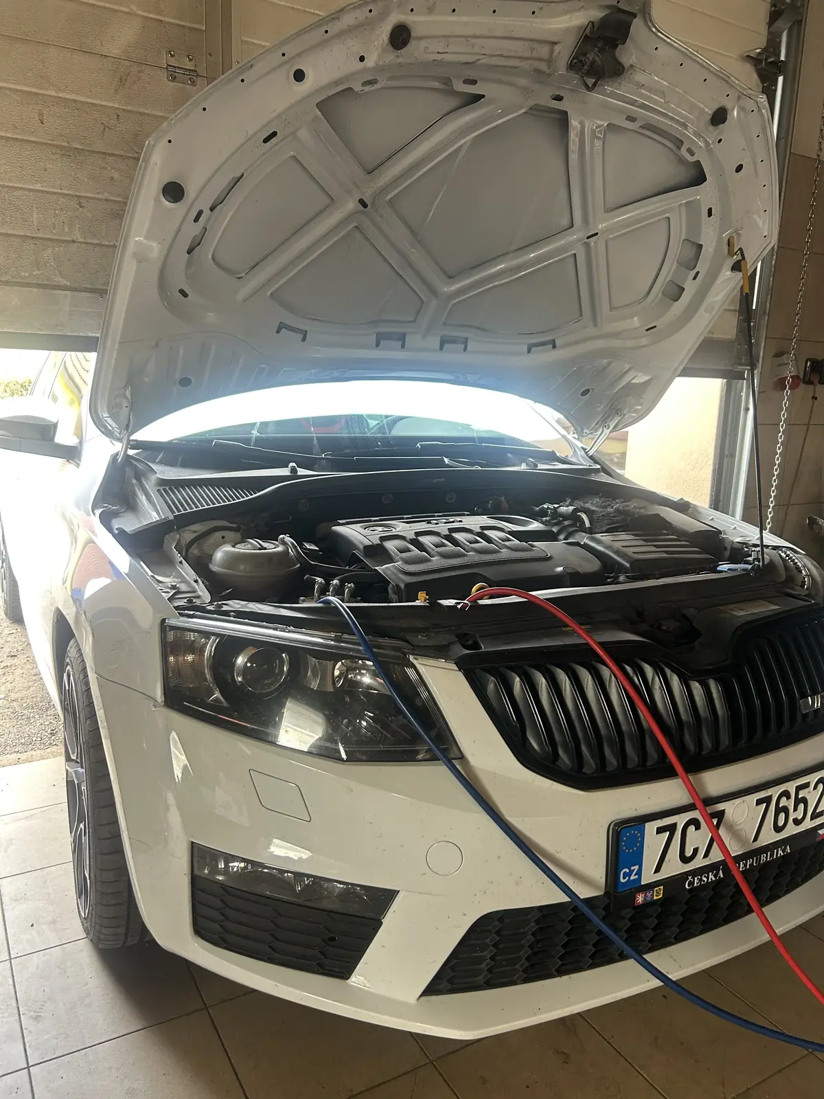 Plnění autoklimatizace plynem — autoservis AutoHaklak České Budějovice