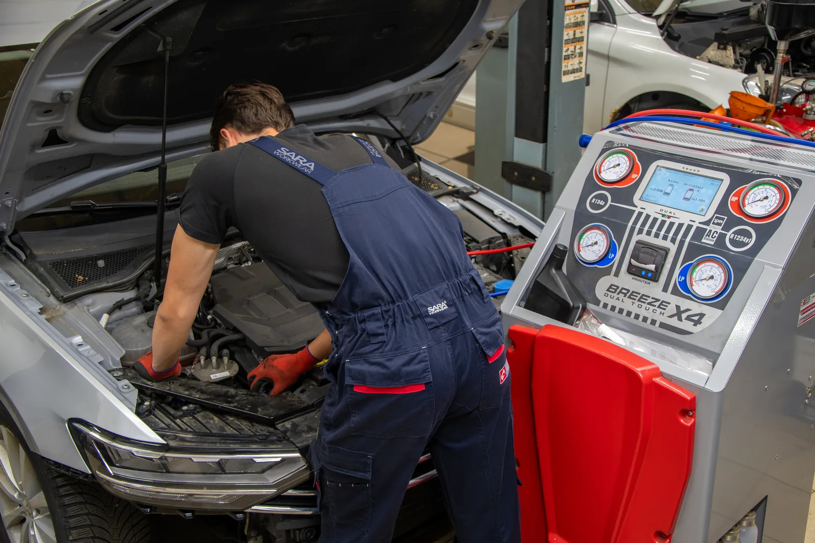 Plnění autoklimatizace r134a a 1234yf České Budějovice