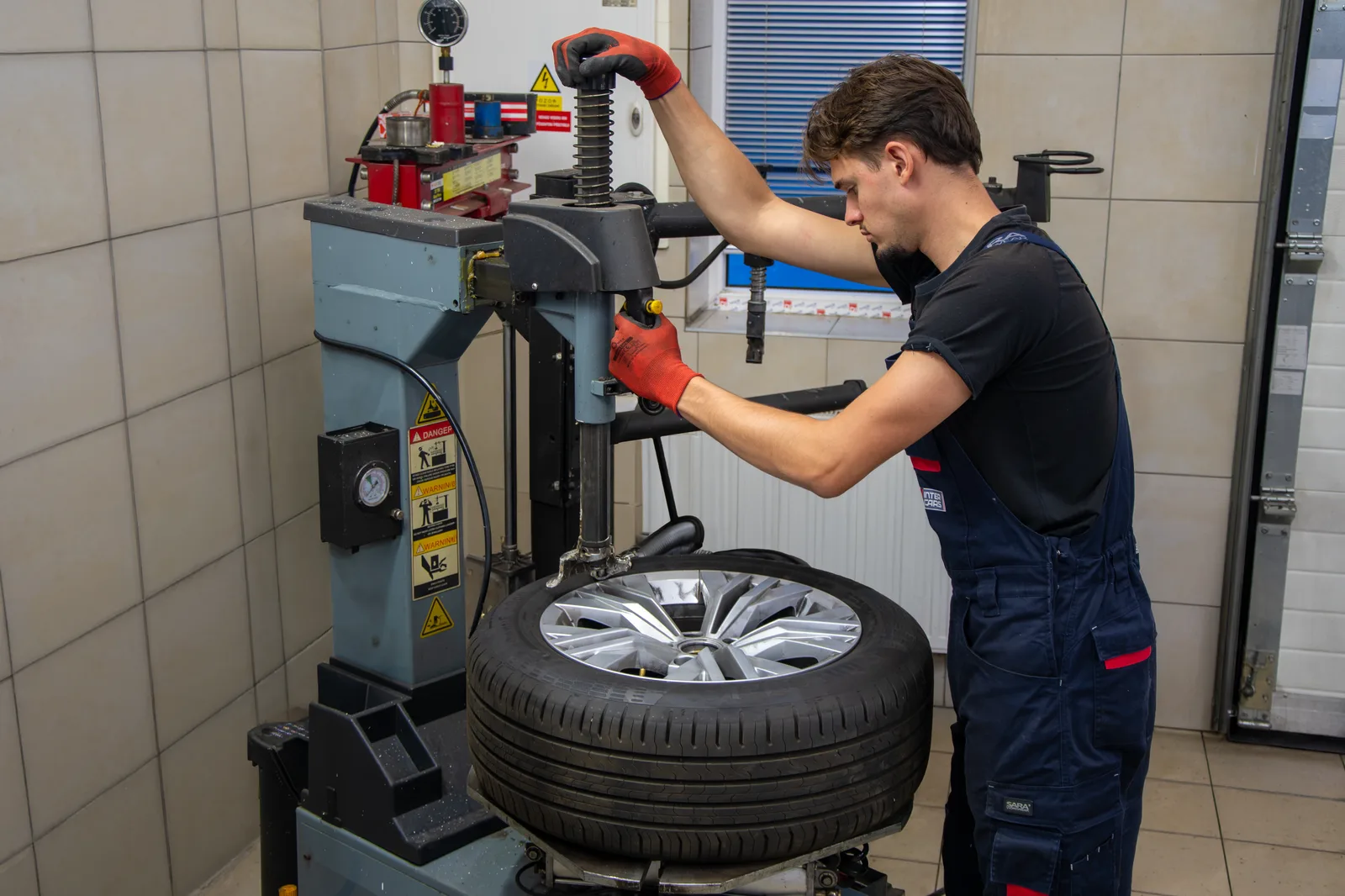 Přezutí a vyvažování pneumatik pneuservis ČB