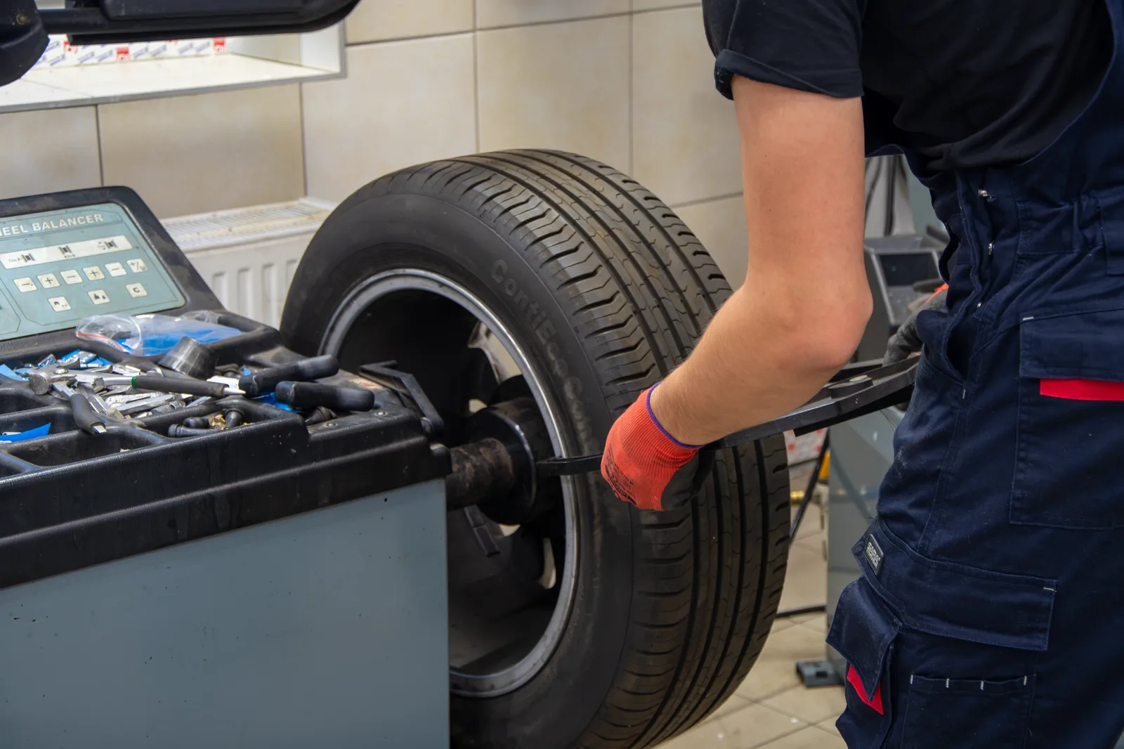 Vyvažování kola na počítači – pneuservis AutoHaklak České Budějovice